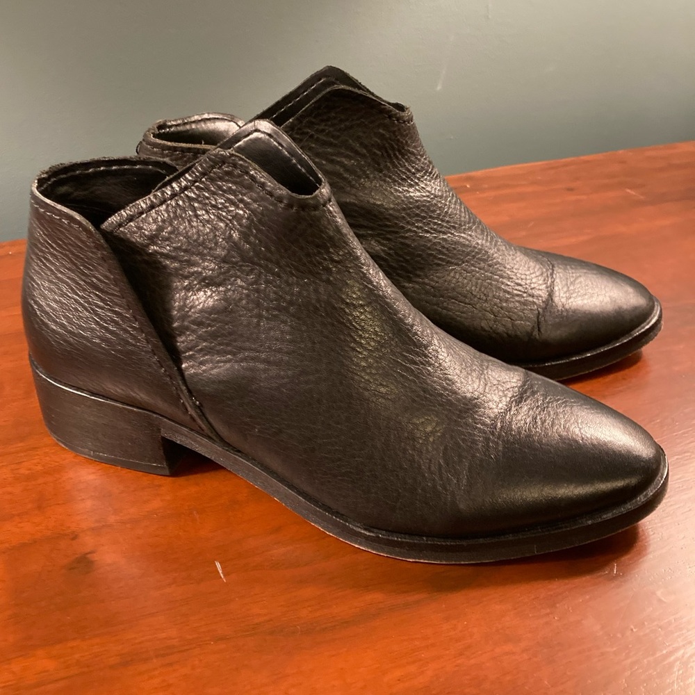 Dolce Vita black leather booties size 8